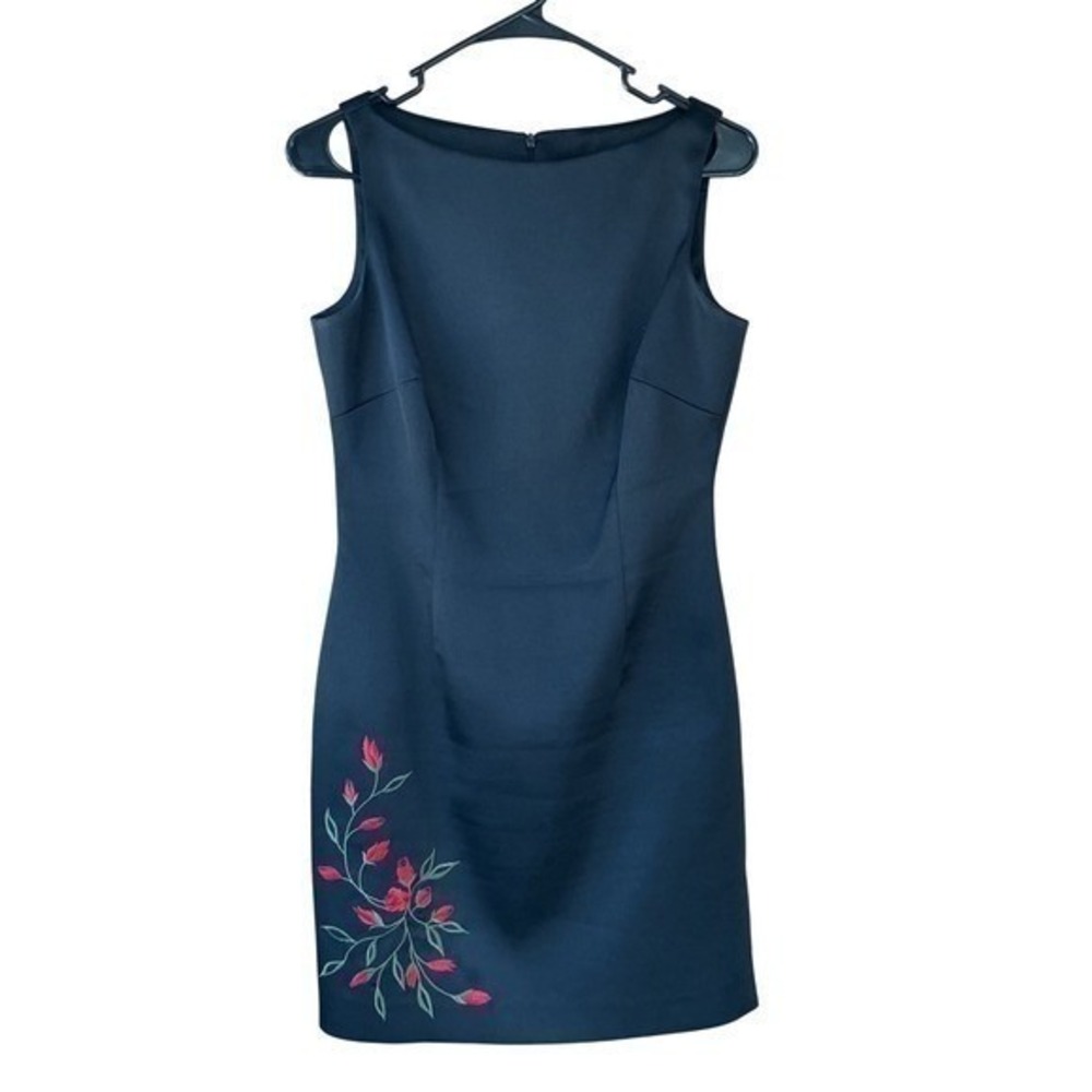 Laundry by Shelli‎ Segal size 6 dress floral accent embroidered